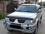 Mitsubishi Pajero Sport 1996–2007 Konepellin tuuliohjain (SIM) kuva 1