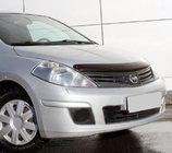 Nissan Tiida 2004–2011 Konepellin tuuliohjain (SIM) kuva 1