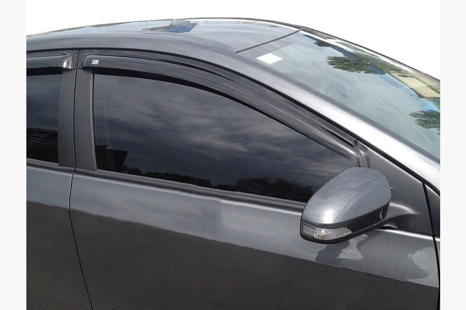 Toyota Corolla 2013–2019 Ikkunatuuliohjaimet (4 kpl, SIM) Image