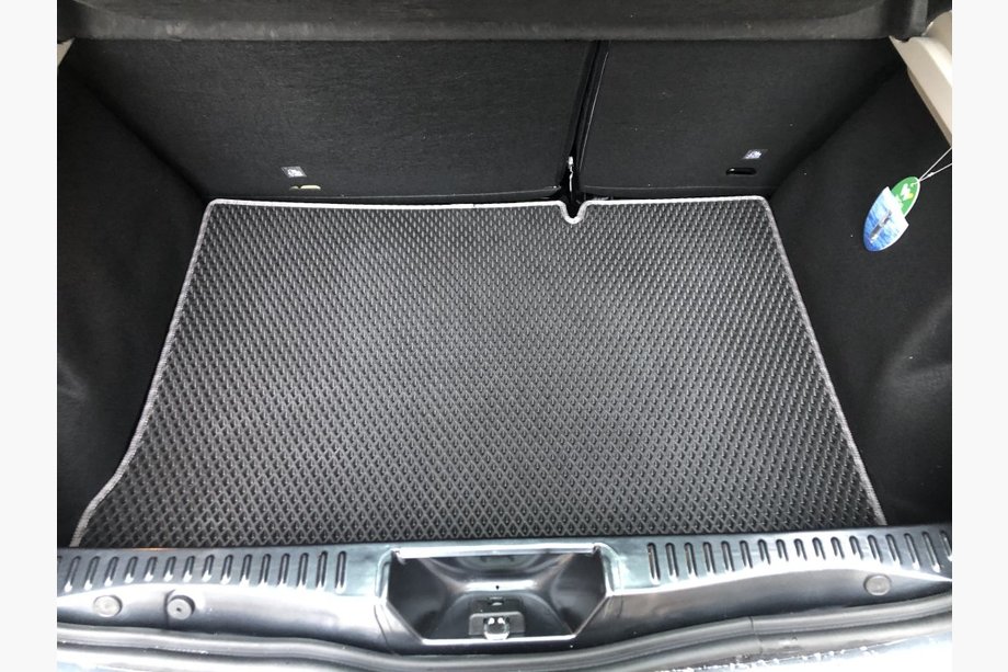 Dacia Sandero 2013–2020 Tavaratilan matto (EVA, musta) Image