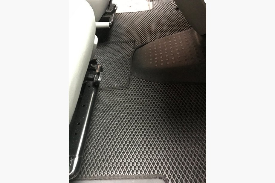 Volkswagen T5 Multivan 2003–2010 EVA-lattiamatot (mustat, eteen, 1+1) Image