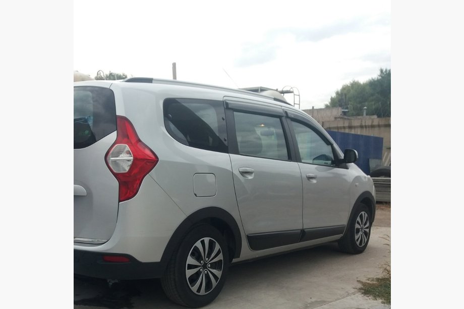 Dacia Lodgy 2012–2022 Lokasuojan kaarilevikkeet (4 kpl, mustat) Image