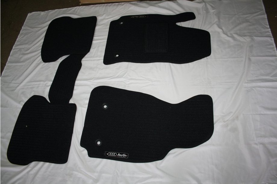 Audi A2 1999–2005 Tekstiiliset sisätilamatot (Corona) Image