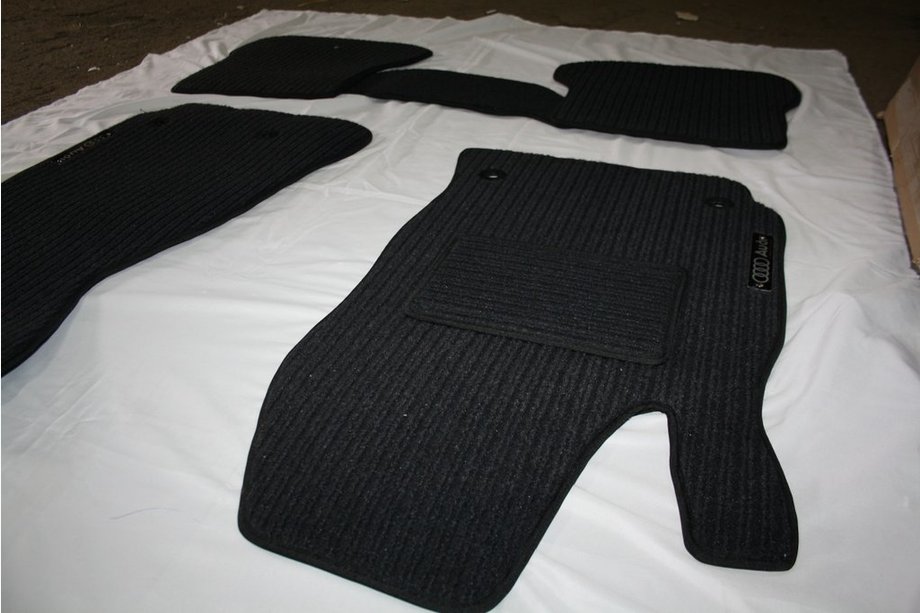 Audi A4 B7 2004–2008 Tekstiiliset sisätilamatot (Corona) Image
