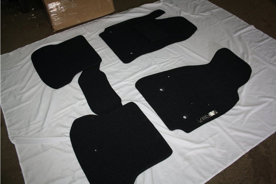 Audi A6 C5 2001–2004 Tekstiiliset sisätilamatot (Corona) Image