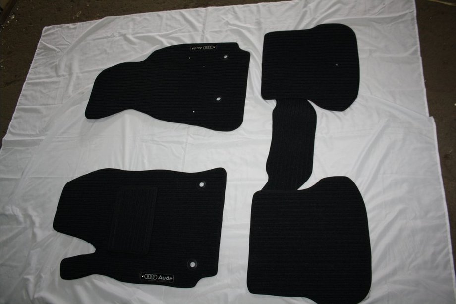 Audi Q7 2005–2015 Tekstiiliset sisätilamatot (Corona) Image