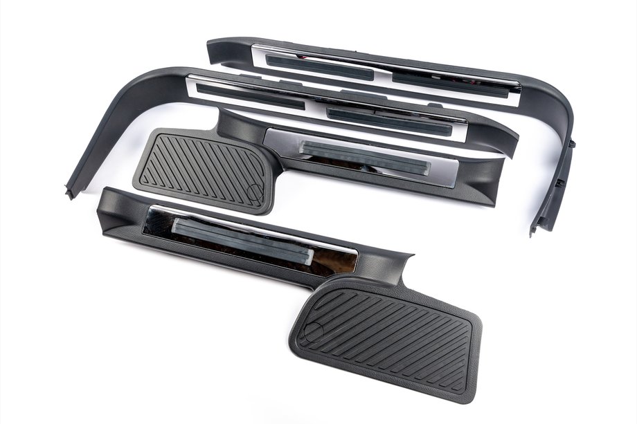 Toyota Land Cruiser 200 2007–2021 Muoviset kynnyslistat valaistuksella (musta) Image