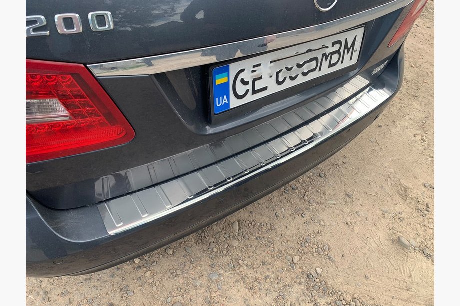 Mercedes E-sarja W212 2009–2016 Takapuskurin suojalista Carmos (SW, ruostumaton teräs) Kuva 1