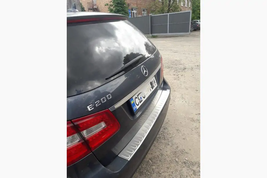 Mercedes E-sarja W212 2009–2016 OmsaLine takapuskurin suojalista (2009-2013, SW, ruostumaton teräs) Image