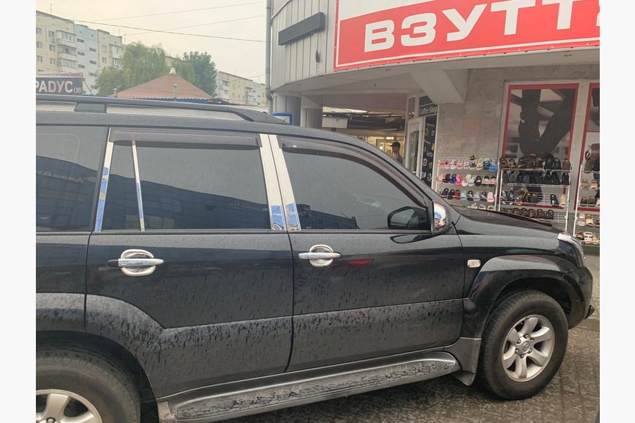 Toyota Land Cruiser Prado 120 2002–2009 Ovipilarien kromilistat (8 kpl, ruostumaton teräs) Image