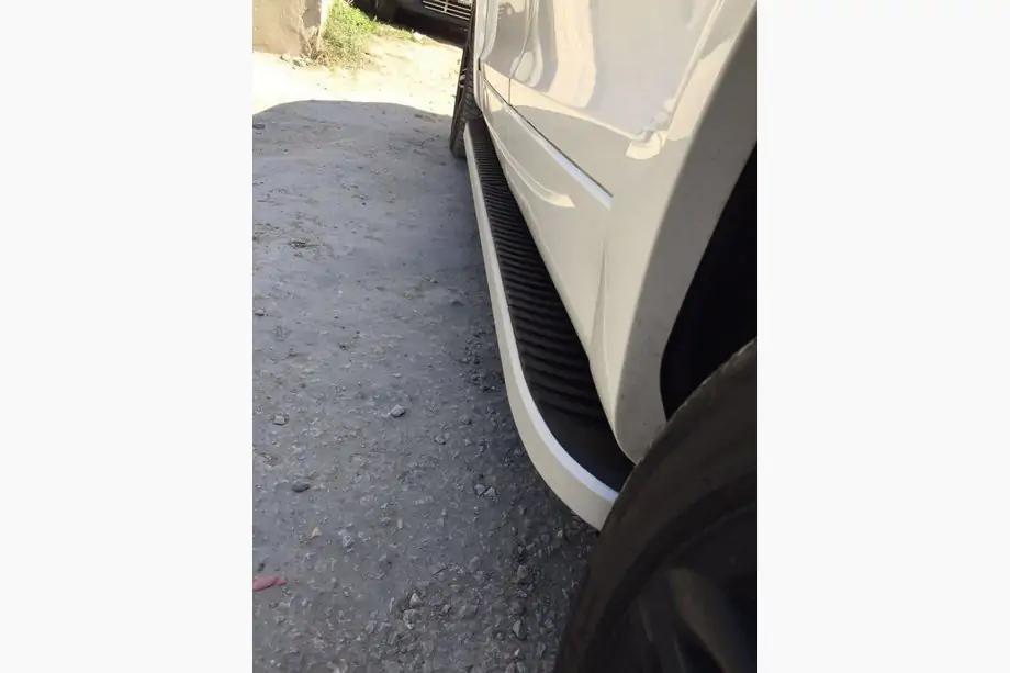 Volkswagen T5 Transporter 2003–2010 Tayga Grey -sivuaskelmat (2 kpl, alumiini) Image