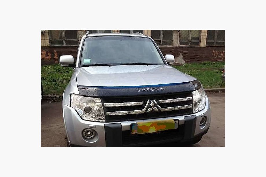 Mitsubishi Pajero Wagon IV 2006–2021 Konepellin tuuliohjain (VIP) Image