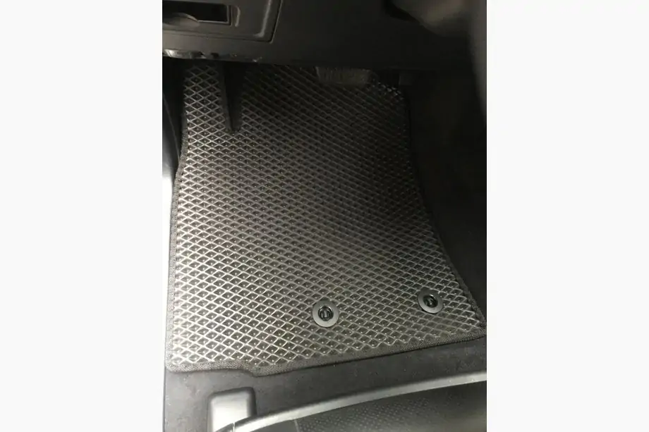 Lexus LX570/450d 2008–2022 Polyuretaaniset lattiamatot (2012-2021, EVA, mustat) Image