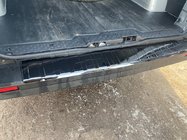 Renault Trafic 2015– Takapuskurin suojalista, musta kromi (RST) kuva 2
