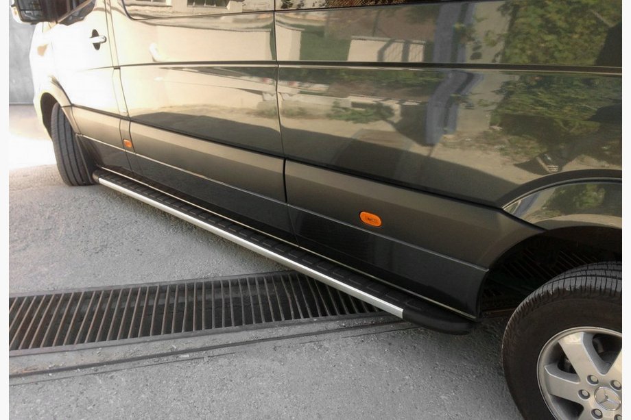 Mercedes Sprinter W907/W910 2018– Duru sivuastinlaudat (2 kpl, alumiini) Image