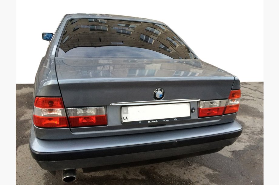 BMW 5-sarja E34 1988–1995 Kromilista rekisterikilven yläpuolelle (ruostumaton teräs) Image