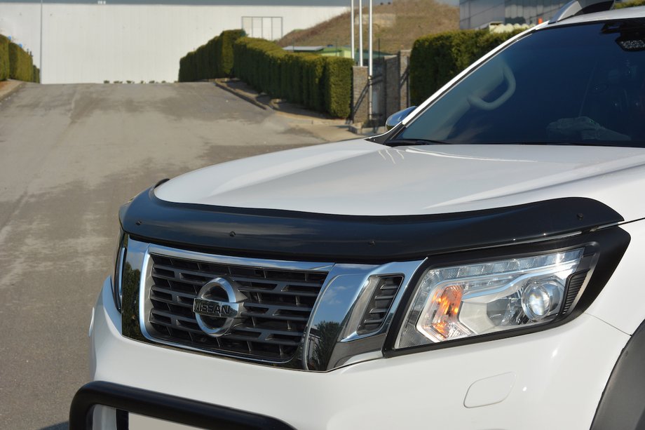 Nissan Navara/NP300 2016– Konepellin tuuliohjain (EuroCap) Image