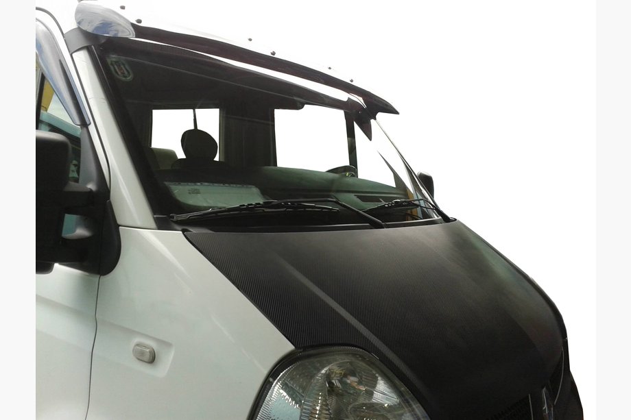 Renault Master 1998–2010 Tuulilasin aurinkolippa V1 (musta kiiltävä, 5 mm) Image