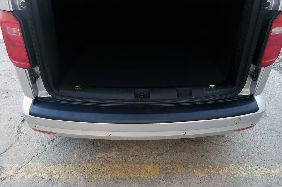 Volkswagen Caddy 2015–2020 Takapuskurin suojalista EuroCap (ABS) Image