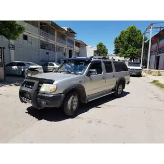 Tuulilasin visiiri (kiiltomusta, 5 mm) Nissan NP300 1999–2015 kuva 1