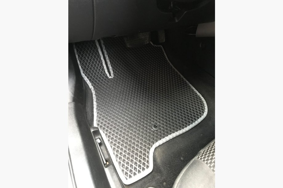 Mitsubishi Galant 2003–2012 EVA-lattiamatot (mustat) Image