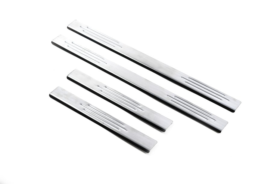 Volkswagen Touareg 2002–2010 Carmos V4 kynnyslistat (4 kpl, ruostumaton teräs) Kuva 1