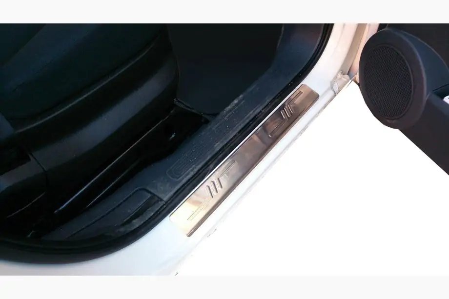 Fiat Fiorino/Qubo 2008–2024 OmsaLine kromikynnyslistat (2 kpl, ruostumaton teräs) Image