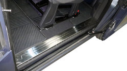 Ford Custom 2013–2022 OmsaLine ruostumattomat sisäkynnyslistat 4-ovinen kuva 1
