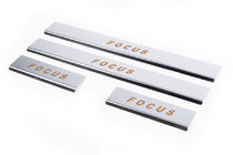 Ford Focus I 1998–2005 Carmos V1 kynnyslistat (4 kpl, ruostumaton teräs) kuva 1
