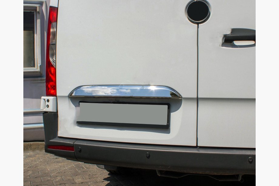 Mercedes Sprinter W907/W910 2018– Kromilista rekisterikilven yläpuolelle (ruostumaton teräs) Image