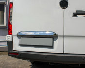 Mercedes Sprinter W907/W910 2018– Kromilista rekisterikilven yläpuolelle (ruostumaton teräs) kuva 1