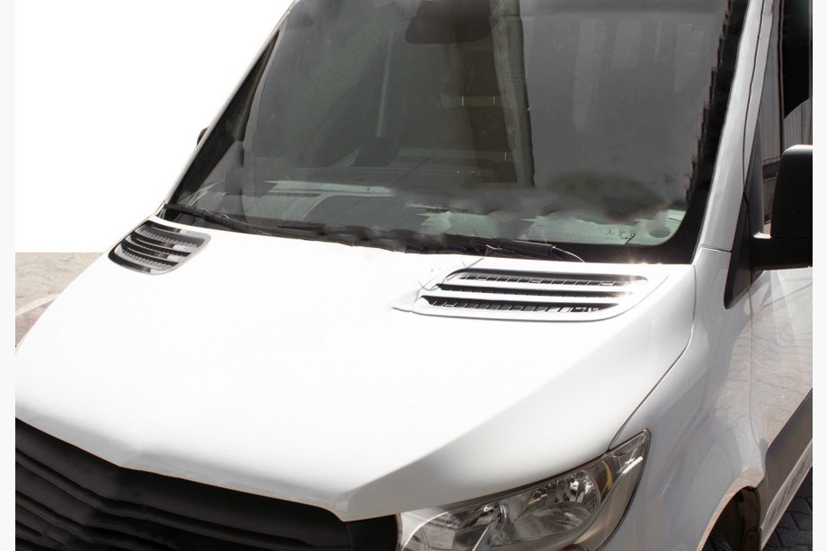 Mercedes Sprinter W907/W910 2018– Ilmanottoaukon listat Carmos (2 kpl, ruostumaton teräs) Image