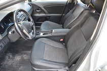 Toyota Avensis 2009–2018 Auton istuinsuojat (keinonahka / Alcantara-korvike) kuva 1