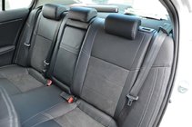 Toyota Avensis 2009–2018 Auton istuinsuojat (keinonahka / Alcantara-korvike) kuva 4