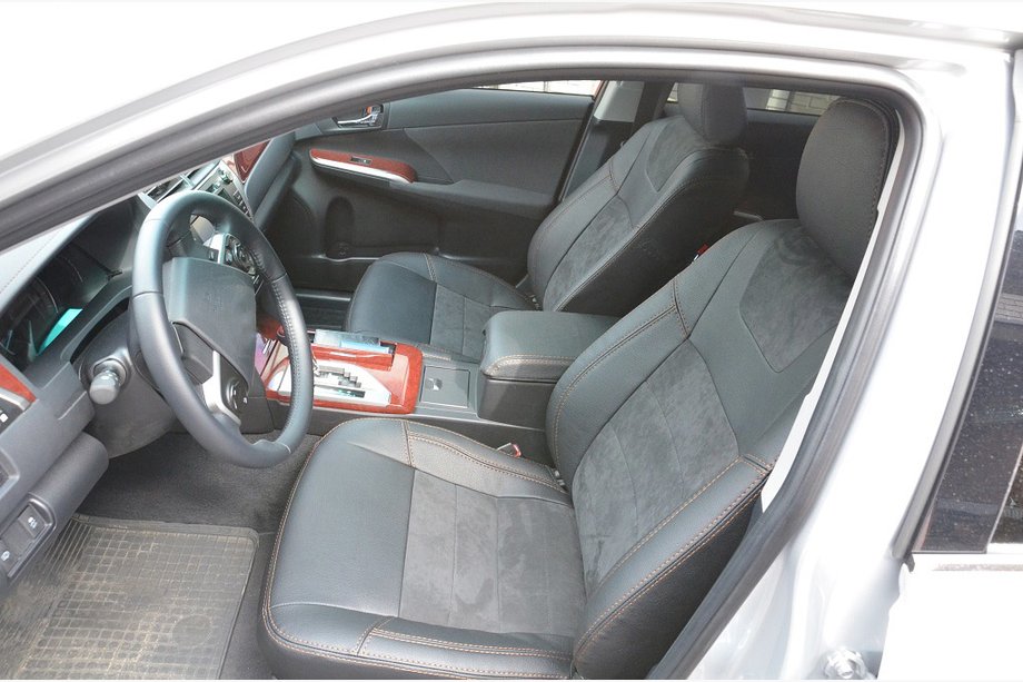 Toyota Camry 2011–2017 Istuinsuojat (keinonahka / Alcantara-korvike, Elite) Image