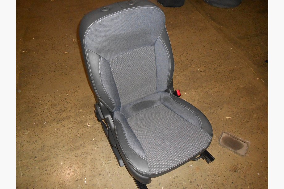 Chevrolet Orlando 2010–2018 Ekonahkaiset istuinsuojat SoyuzAuto Premium Image