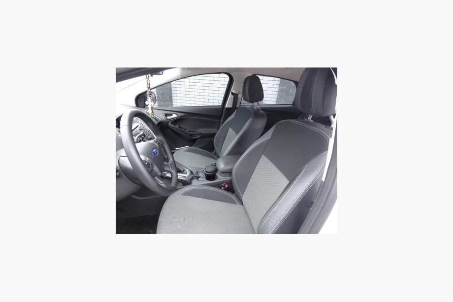 Ford Focus III 2011–2017 Mallikohtaiset keinonahkaiset istuinsuojat Brothers Premium Image