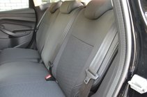 Ford Kuga/Escape 2013–2019 Auton istuinsuojat (kangas/keinonahka, Premium) kuva 3