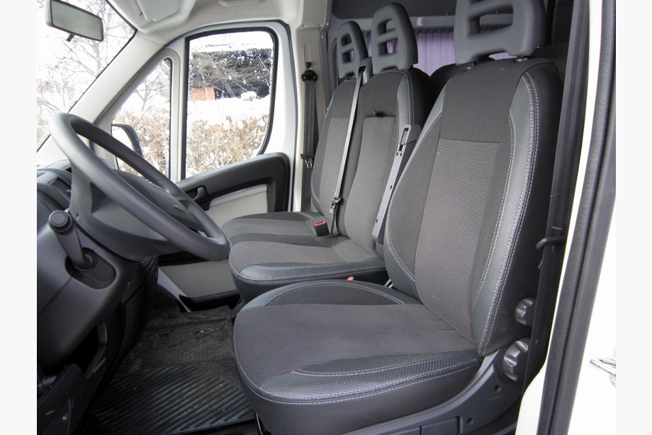 Renault Trafic 2015– Auton istuinpäälliset (kangas + keinonahka, Premium) Etuistuimet (2+1) Image