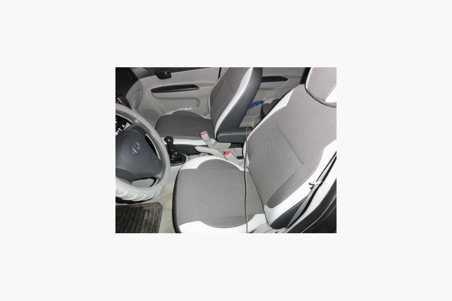 Hyundai Accent 2006–2010 Premium-tekonahkaiset istuinpäälliset Image