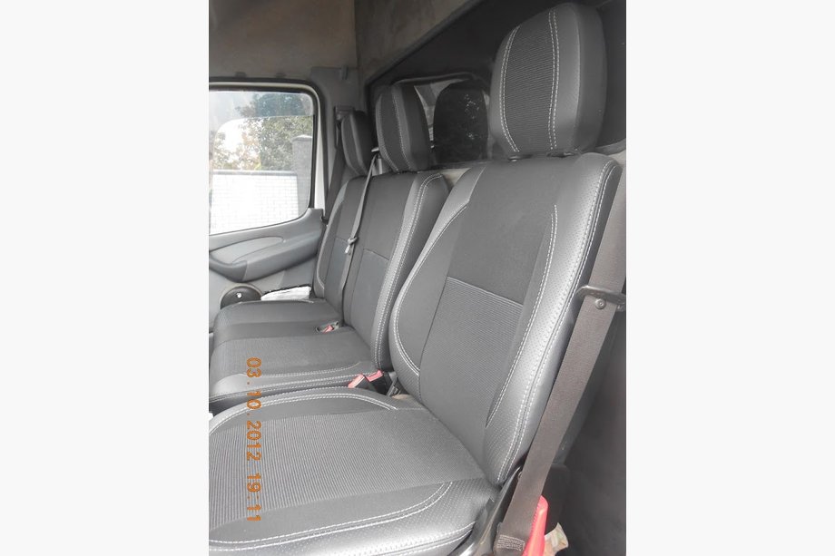 Mercedes Sprinter W901/902/903/904/905 1995–2006 Alkuperäiset Premium-istuinpäälliset (keinonahka + kangas) 2+1 Image