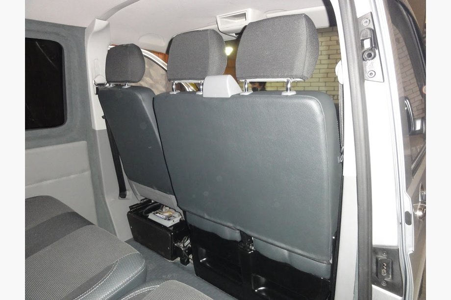 Volkswagen T5 2010–2015 Auton penkinpäälliset (keinonahka↗kangas, Premium) Etupenkit (2+1) Kuva 3