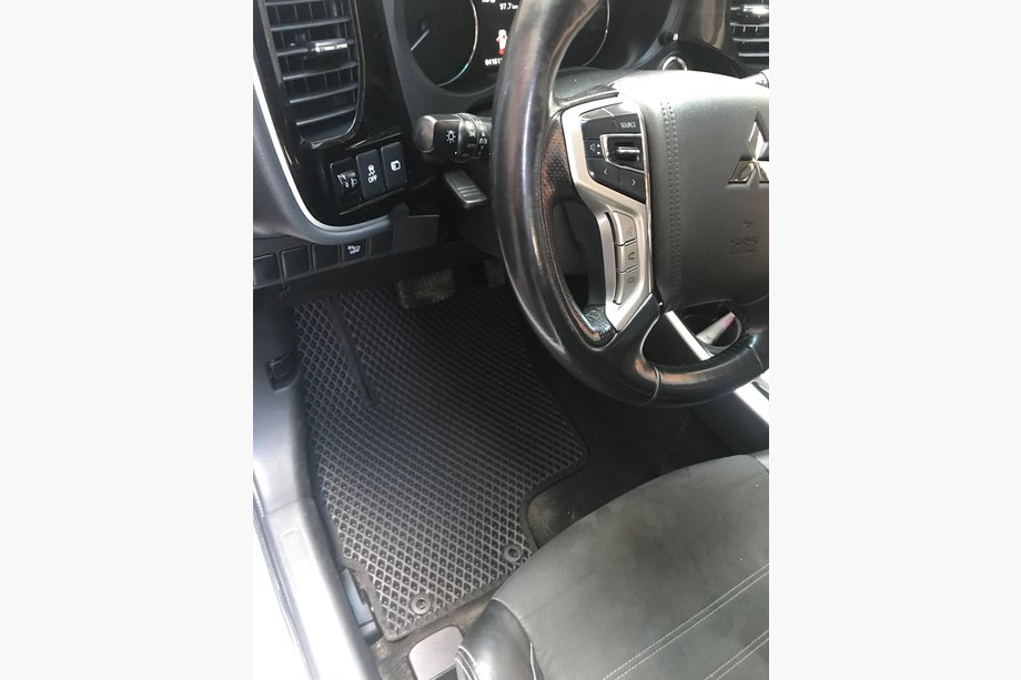 Mitsubishi Outlander 2012–2021 EVA-mattosarja P-HEV (musta) Image