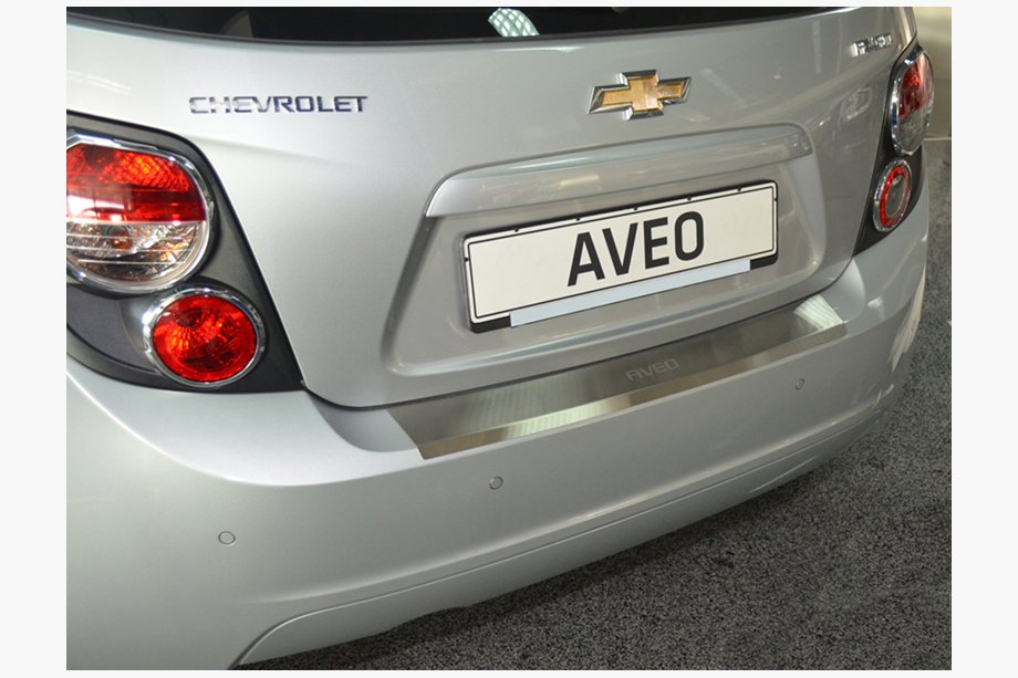 Chevrolet Aveo T300 2011–2020 Takapuskurin suojalista taivutetulla reunalla Nataniko (ruostumaton teräs) Vain hatchbackiin Image