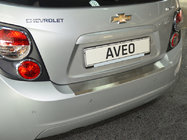 Chevrolet Aveo T300 2011–2020 Takapuskurin suojalista taivutetulla reunalla Nataniko (ruostumaton teräs) Vain hatchbackiin kuva 1