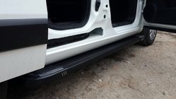 Fiat Fiorino/Qubo 2008–2024 Rainbow Black -sivuporrat (2 kpl, alumiiniprofiili) kuva 7