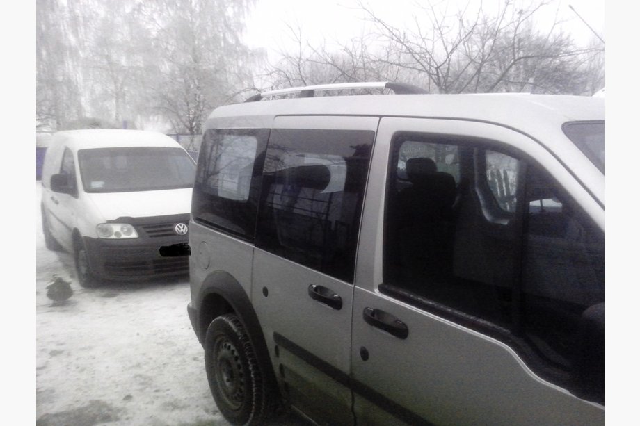 Ford Connect 2006–2009 Kattokaiteet, kromi (muovijalat) Maxi-base, muovijalat Kuva 4