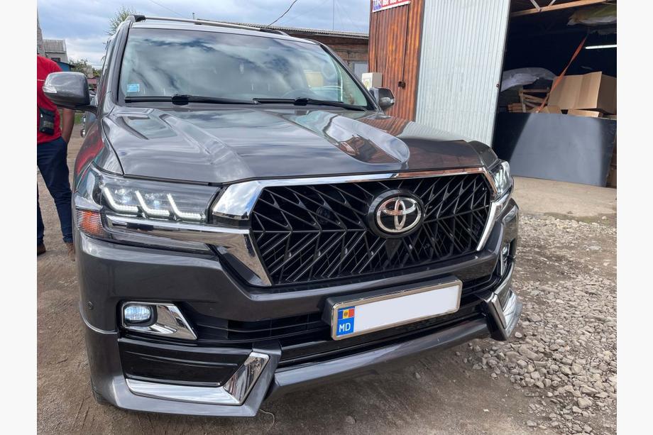 Toyota Land Cruiser 200 2007–2021 Korisarja 2016↗ (TRD 2021) Musta väri Image