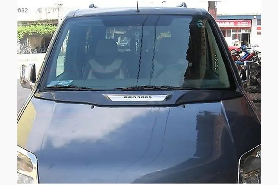 Ford Connect 2006–2009 Konepellin tuuliohjain (maalattava) Image