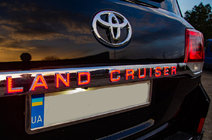 Toyota Land Cruiser 200 2007–2021 LED-lista rekisterikilven yläpuolelle (2016+) kuva 1
